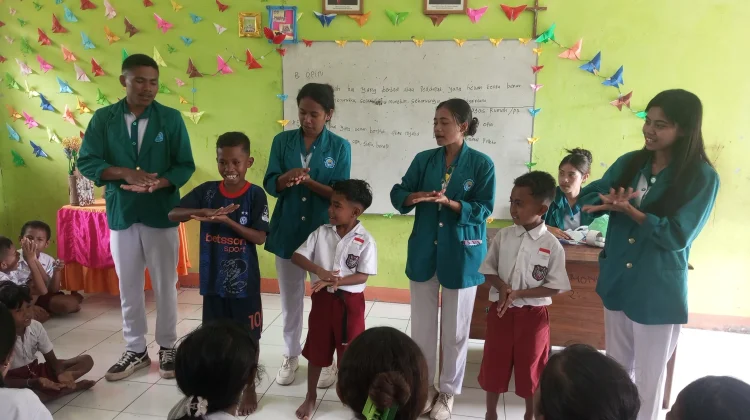 Edukasi Mahasiswa PKL terkait Pola Hidup Sehat sejak Dini Tuai Pujian Pihak Sekola
