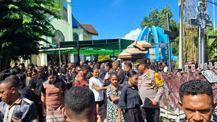 Kapolres Alor Cek Pengamanan dan Silaturahmi saat Ibadah Jumat Agung Berlangsung