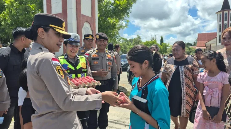 Pererat Silaturahmi-Toleransi Kapolres TTU Bagikan Telur Paskah