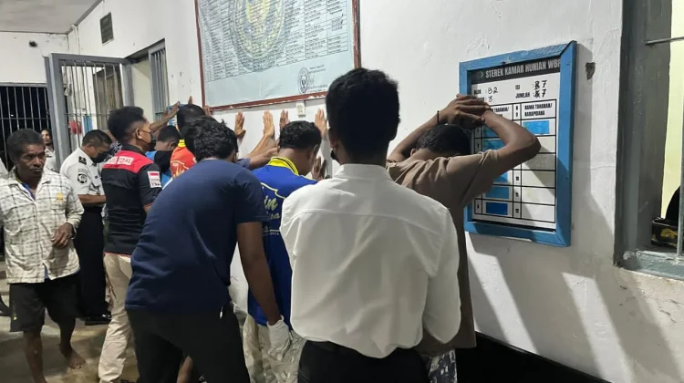 Lapas Atambua Gandeng TNI-Polri Geledah Kamar Hunian Warga Binaan