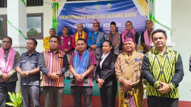 Kakanwil Kemenag NTT Meresmikan 2 Unit Sekolah Katolik