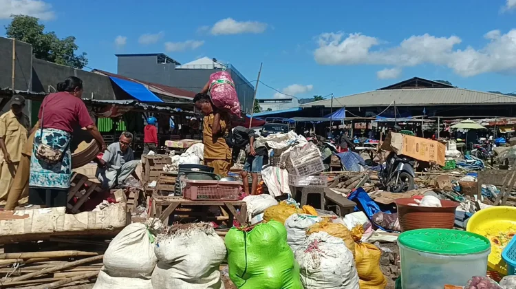 Penertiban Pasar Baru Atambua, Lapak Liar Dibongkar untuk Wujudkan Ketertiban