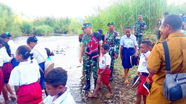 Pangdam IX/Udayana Tinjau lokasi pembangunan Jembatan Penunjang Aktivitas Warga