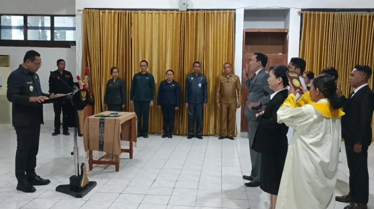 Sebanyak 12 Orang Kepala UPTD Puskesmas Resmi Dilantik Wabup Belu