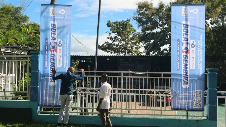 Semarak Pesta Bola 2026, RRI Atambua Pasang Spanduk