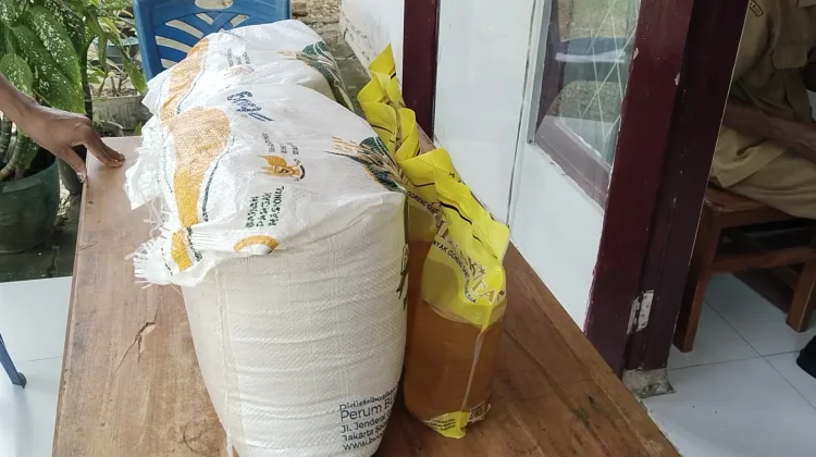 Bansos Beras dan Minyak Goreng Kelurahan Umanen Sasar 600 KK Kurang Mampu