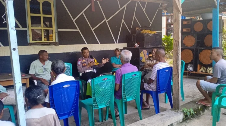 Bhabinkamtibmas Damaikan Warga yang Melakukan Perbuatan Tidak Menyenangkan