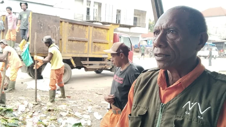 Pengawas Kebersihan Penataan Pasar Memudahkan Beresin Sampah Pasar Atambua