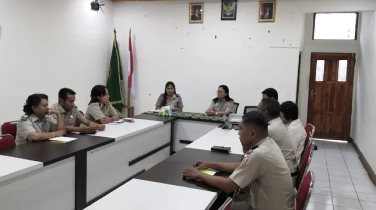 Kantor Pertanahan Belu Perkuat Pelayanan melalui Rapat Koordinasi Petugas Loket