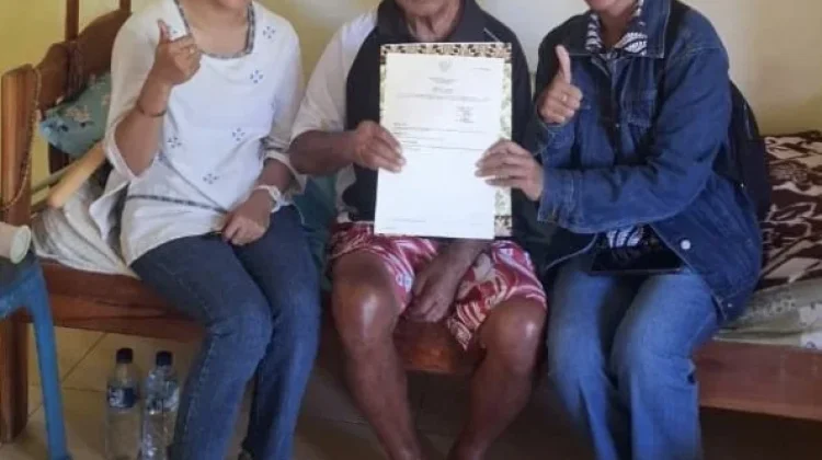 Pelayanan Humanis, Kantah Belu Serahkan Sertipikat Pengganti Kelompok Rentan