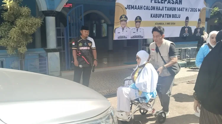 Jemaah Haji Kabupaten Belu Menggunakan Kursi Roda dapat Perlakuan Khusus