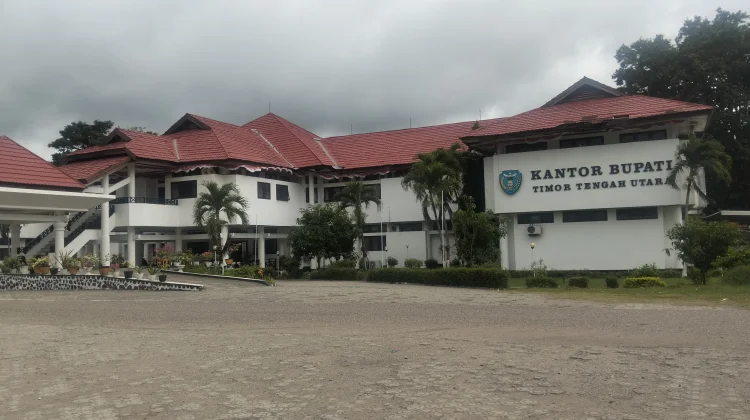 Kantor Bupati Direnovasi, Bupati Berkantor di Gedung Sewaan