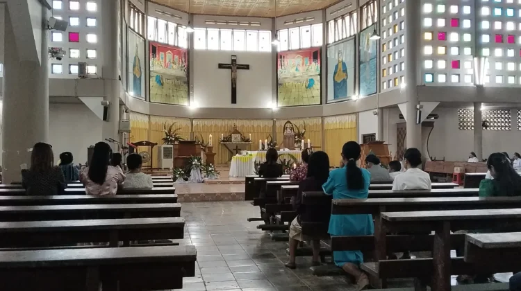 Umat Paroki Katedral Atambua Menghadiri Misa Kenaikan Tuhan Yesus ke Surga
