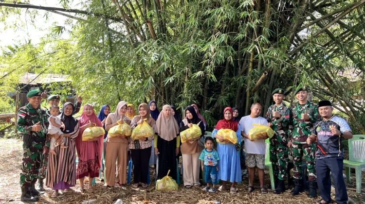 Jumat Berkah, Satgas Pamtas RI-RDTL Yonarmed 12 Kostrad Salurkan Santunan Dhuafa