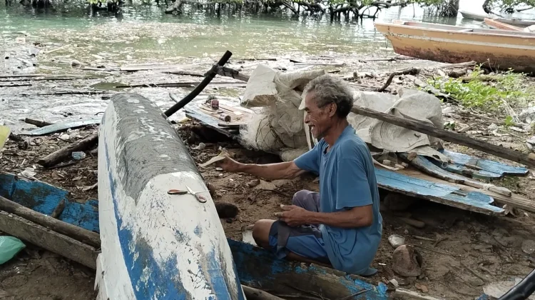 Ketiadaan Sarana Tangkap Memadai Nelayan Belu Perbaiki Perahu Usang