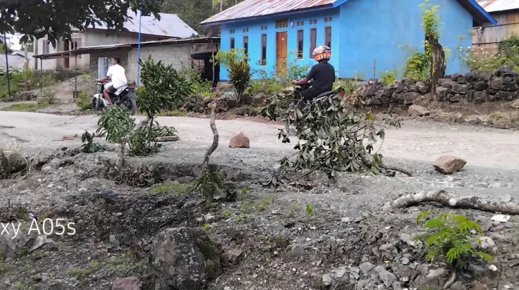 Hujan Deras Picu Longsor di Desa Suanae, 3 Rumah Warga Terancam