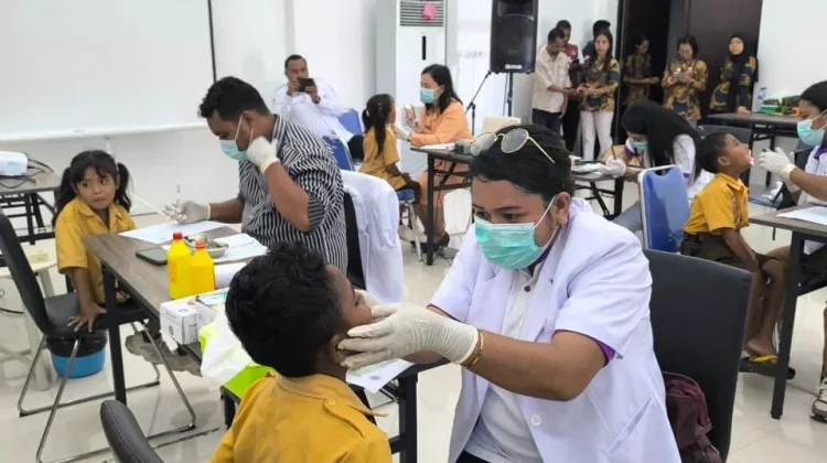 Peringati Harkitnas, Tim Dokter Gigi Malaka Gelar Baksos di Perbatasan RI-RDTL