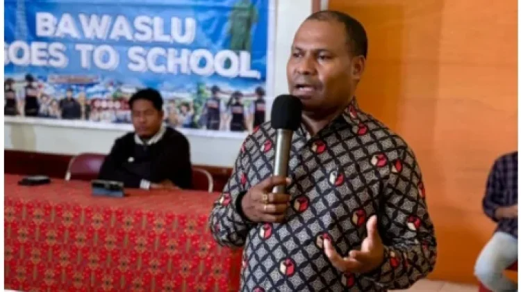 Bawaslu Alor Edukasi Pemilih Pemula lewat Program Goes to School