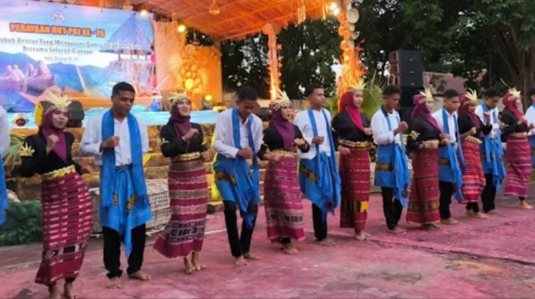 MAN Alor Warnai Perayaan HUT ke-79 PGI di Gereja Pola lewat Tarian Budaya