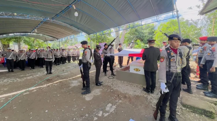 Polres Belu Gelar Upacara Pemakaman Purnawirawan