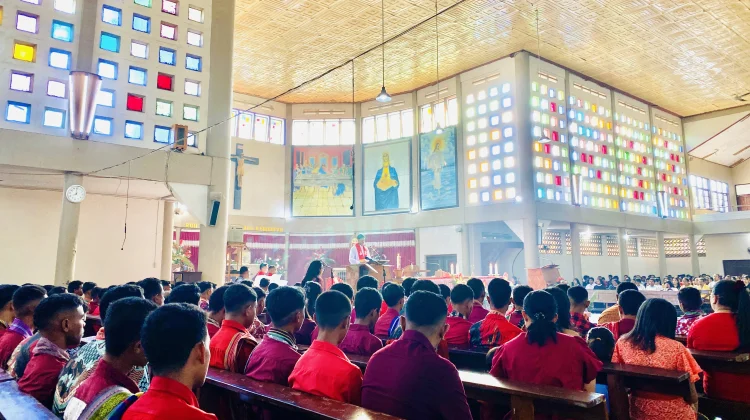 Umat Katedral di Atambua Merayakan Hari Raya Pentakosta