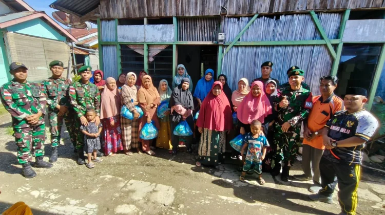 Satgas Yonarmed 12 Kostrad Bersama Kemenag Belu Berbagi Santunan 'Jumat Berkah'