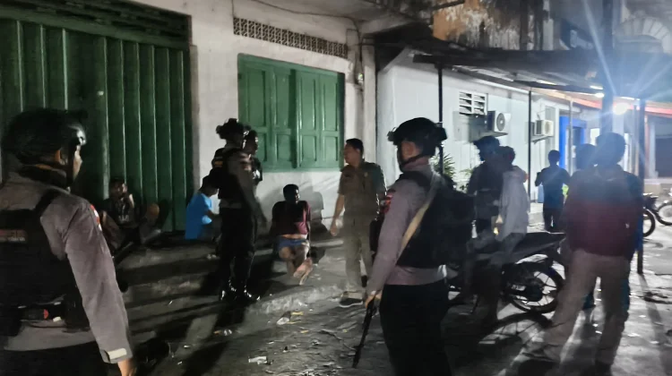 Patroli Gabungan Brimob, Satpol PP dan Damkar Perkuat Keamanan di Alor
