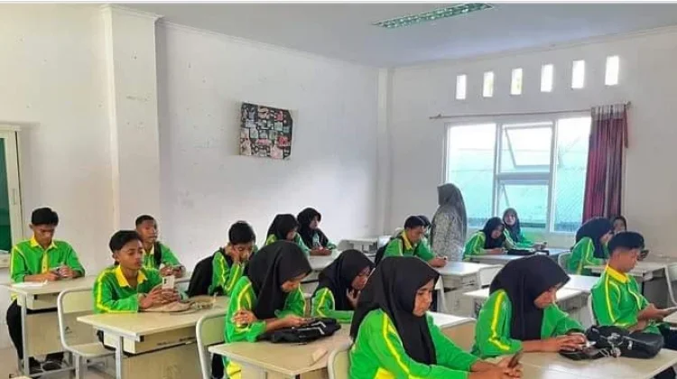 Komitmen menuju Madrasah Digital, MAN Alor Gelar Asesmen Berbasis Smartphone