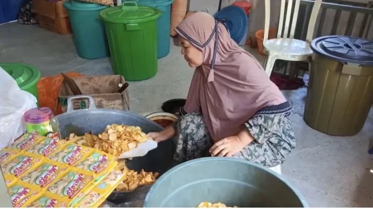 Harga Minyak Goreng Mahal, Pedagang Keripik Belu Kurangi Porsi agar Tidak Merugi