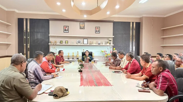 Wabup Alor Pimpin Rapat Evaluasi Kinerja OPD, Tekankan Peningkatan Pelayanan