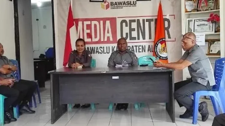 Bawaslu Alor Matangkan Penguatan Demokrasi Melalui Rapat Evaluasi