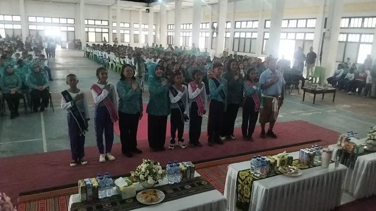 Ketua TP PKK Pusat Berkunjung ke TTU dan Mengecek Kesehatan 450 Remaja di TTU