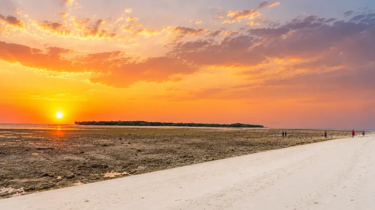 Pantai Mali Jadi Rekomendasi Menikmati Panorama Sunset di Kabupaten Alor