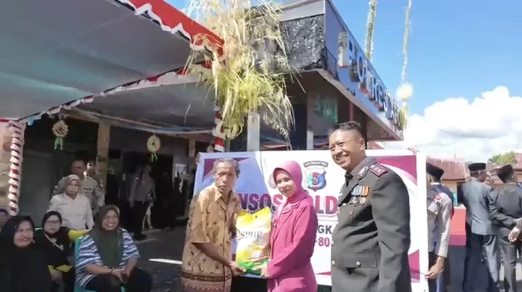 Bantuan Sosial Polres Alor Ringankan Beban Warga Peringati HUT Bhayangkara Ke-80