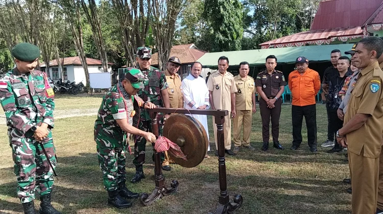 Kasrem Korem 161/WS Kupang Launching Karya Bhakti Besar TNI di Kantor Camat Noemuti