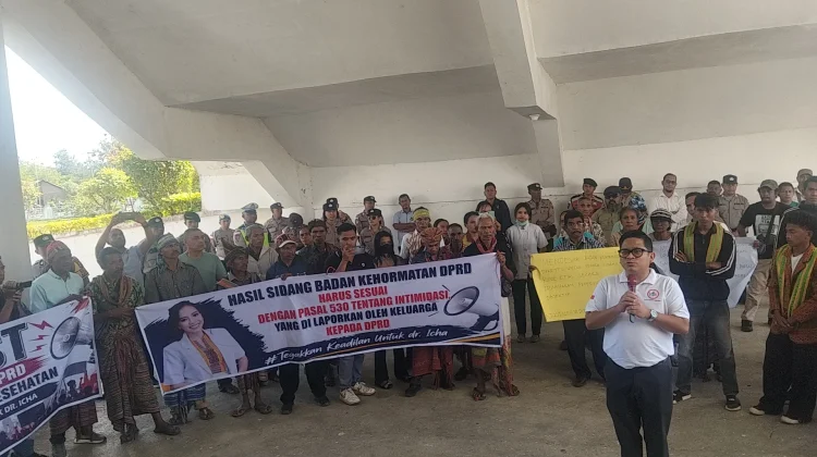 PMKRI Kefamenanu-Aliansi Berdemo di DPRD TTU Tuntut Keadilan Bagi dr. Icha