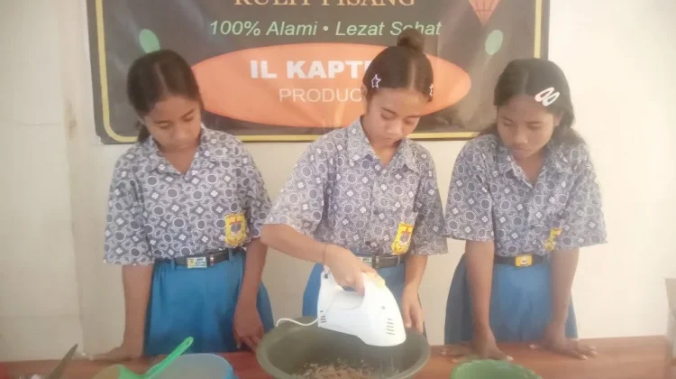 SMP IL Kapten Fatubaa Olah Kulit Pisang Jadi Es Cream