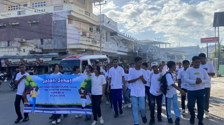 Jalan Sehat Warnai Semarak Menyongsong HUT ke-26, SMA Swasta Kristen Atambua
