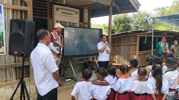 Kadis Pendidikan dan Kebudayaan TTU Gambarkan Detail Kondisi SDN 2 Tublopo ke KPK
