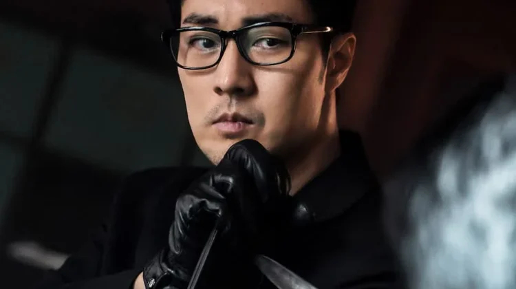 So Ji Sub Bagikan Hadiah Emas untuk Kru “Agent Kim Reactivated”