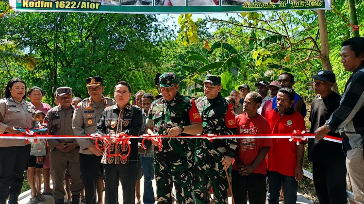 Danrem 161/Wira Sakti Kupang Resmikan Jembatan Merah Putih di ATU