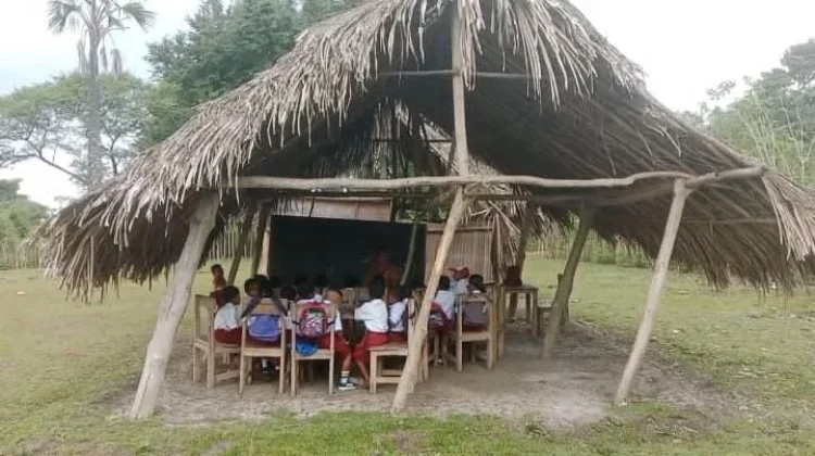 Siswa SDN Nunfutu 1 Belajar di Bangunan Darurat Memprihatinkan