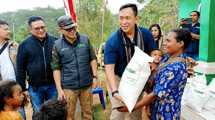 Dirut Bulog Tinjau Kondisi Pangan Alor, Salurkan Bantuan Presiden