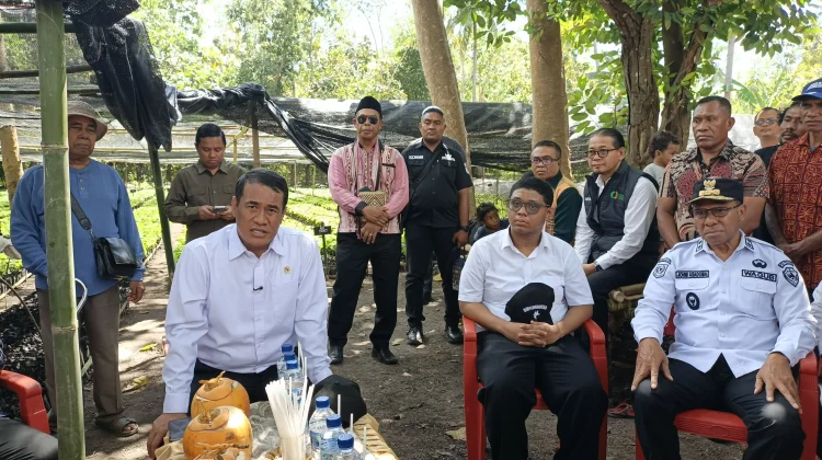 Mentan RI dan Dirut Bulog Berikan Bantuan Perkuat Ketahanan Pangan Alor