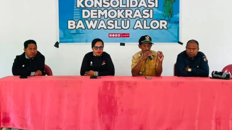 Bawaslu Alor Dorong Masyarakat Desa Kawal Demokrasi Bersih dan Bermartabat