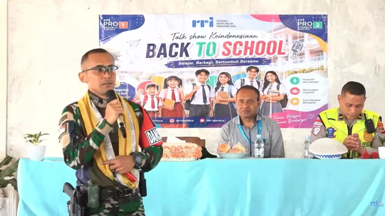Dansatgas RI RDTL Yonarmed 12 Kostrad Ajak Pelajar Berprestasi