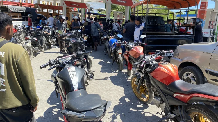SPBU Wekatimun dikuasai Pengepul BBM Warga Minta Pengawasan diperketat