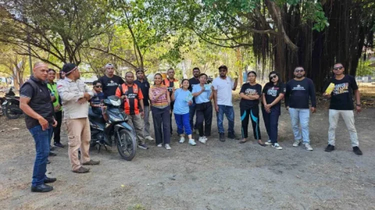 Bawaslu Alor Isi HUT ke-81 RI dengan Aksi Bersih Pantai dan Penguatan Demokrasi
