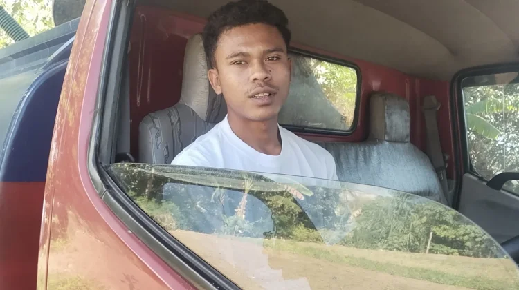 Atasi Kekeringan Mobil Tangki Perumda Air Minum Belu Layani Masyarakat Pelanggan