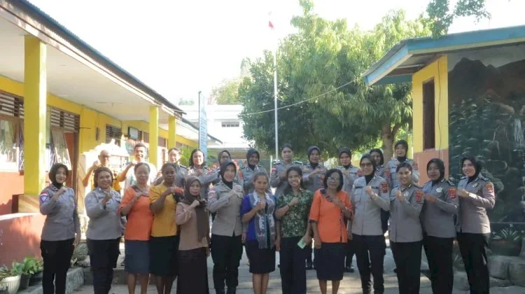 Polwan Polres Alor Edukasi Siswa SD tentang Keberanian Melindungi Diri